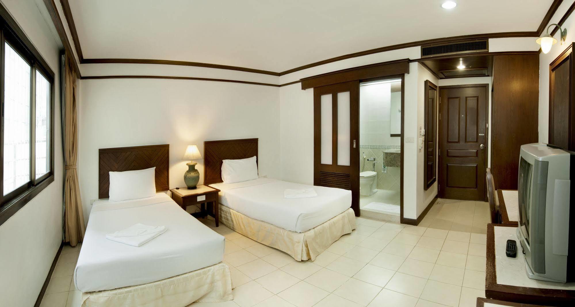 Rattana Mansion Hotel Phuket Exterior photo